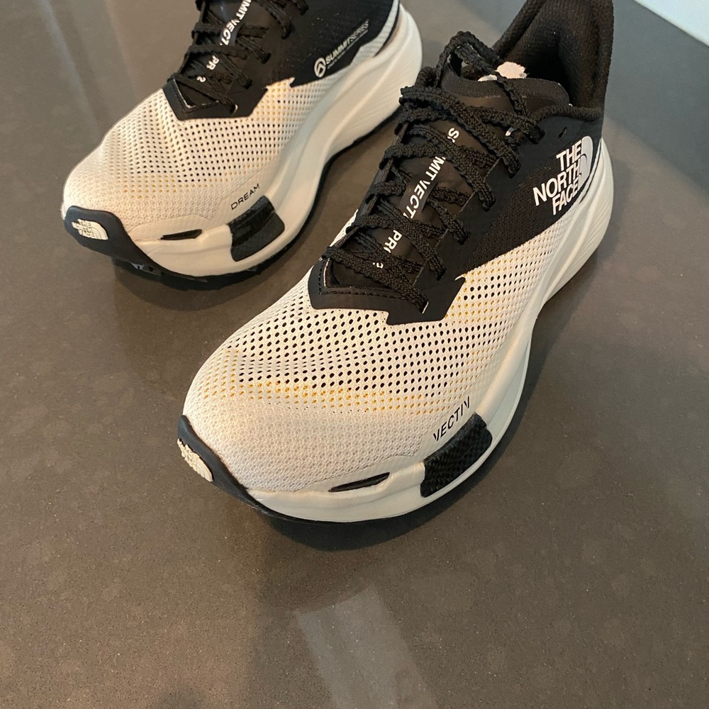 The North Face Summit Vectiv Pro 2 - White and Black trail shoe